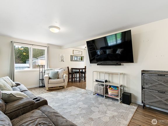 4th image of 723 88th Drive SE