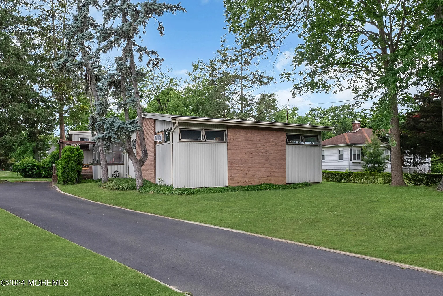 660 Westwood Avenue photo 1