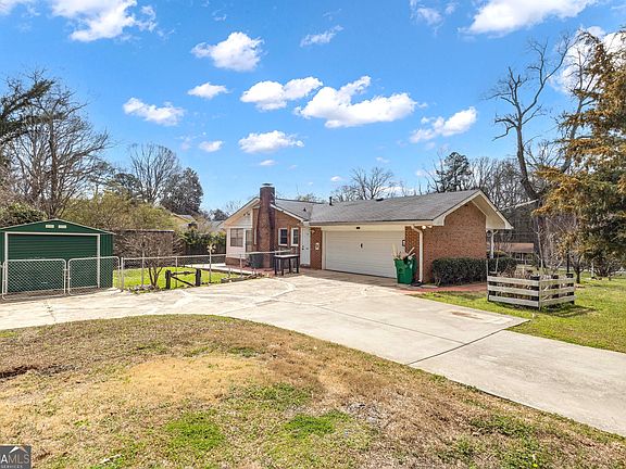 3rd image of 1153 Forest Heights Rd