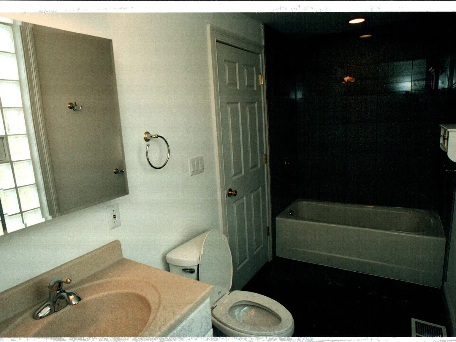 5 bed, 1845 sqft, $3,250 — Photo 2