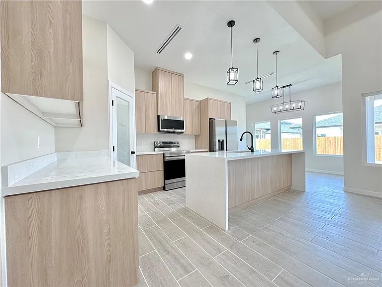 1001 Durango St — Photo 8
