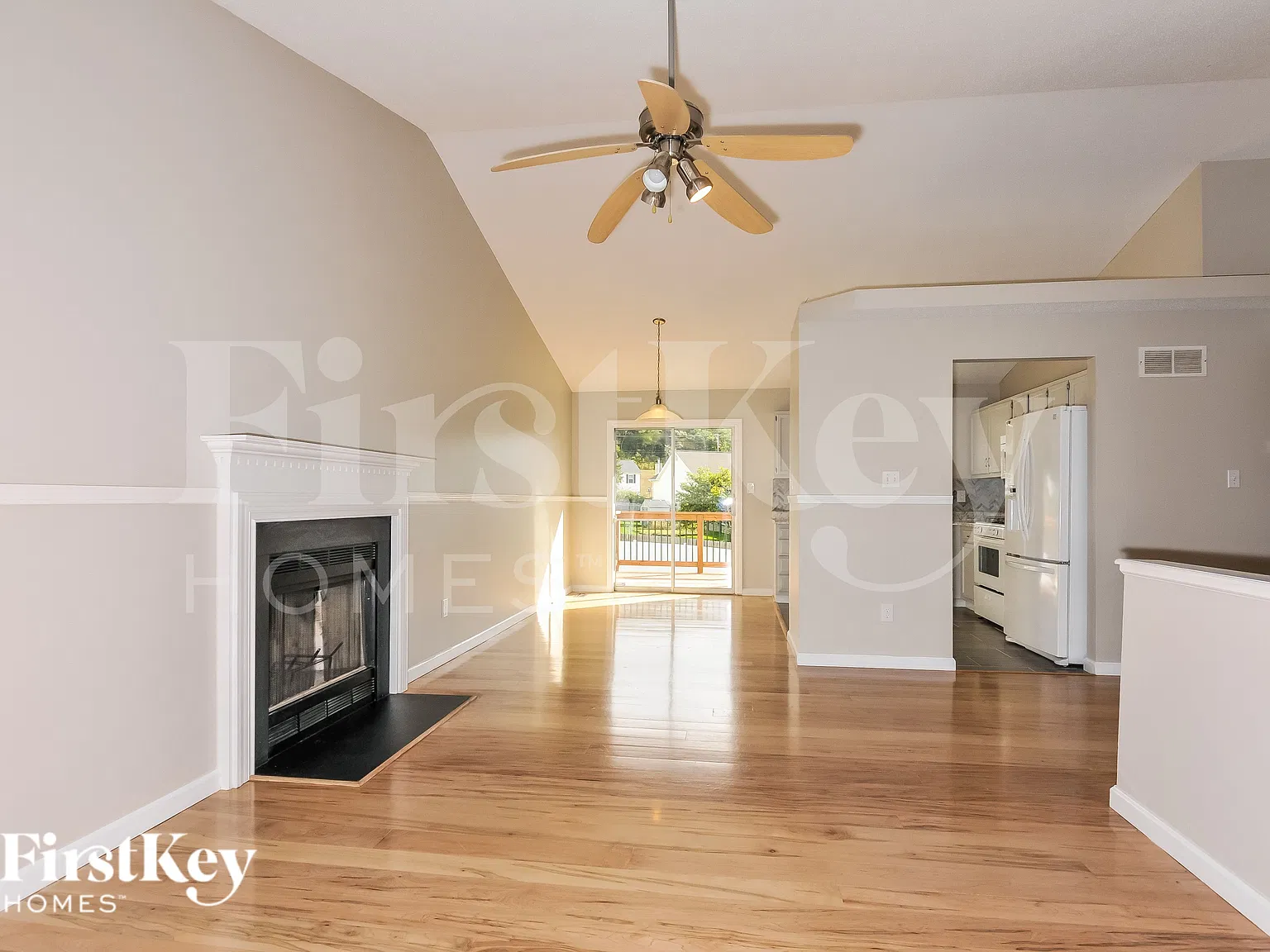 3 bed, 2.5 bath, 1400 sqft, $2,200 — Photo 3