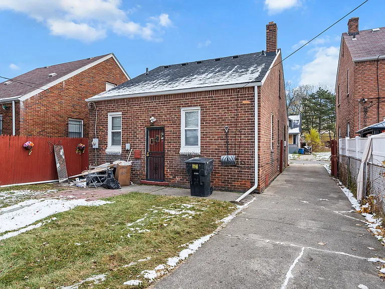 19321 Cliff St — Photo 12