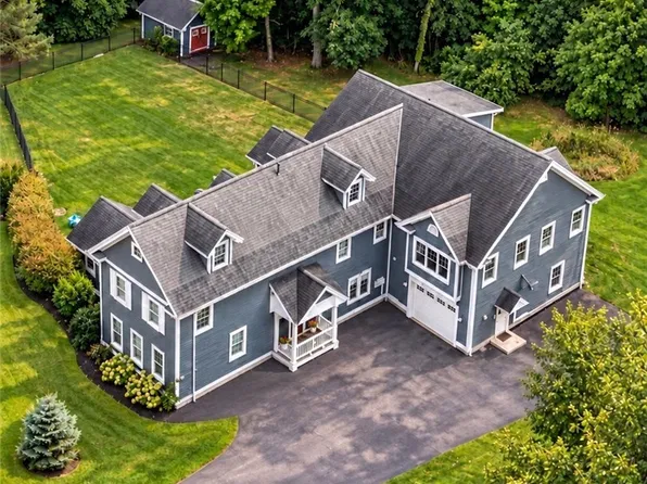 9773 Broadway Dr, Chagrin Falls, OH 44023