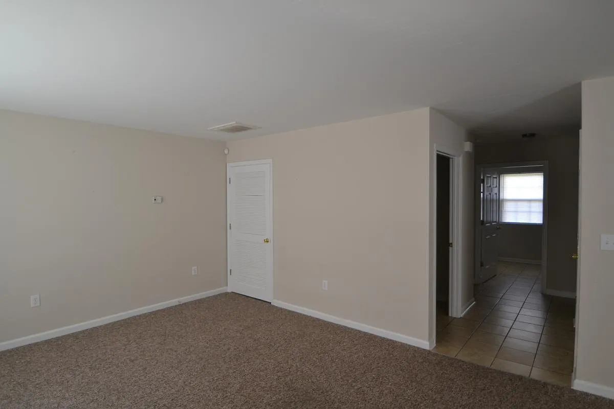 2 bed, 1000 sqft, $1,295 — Photo 3