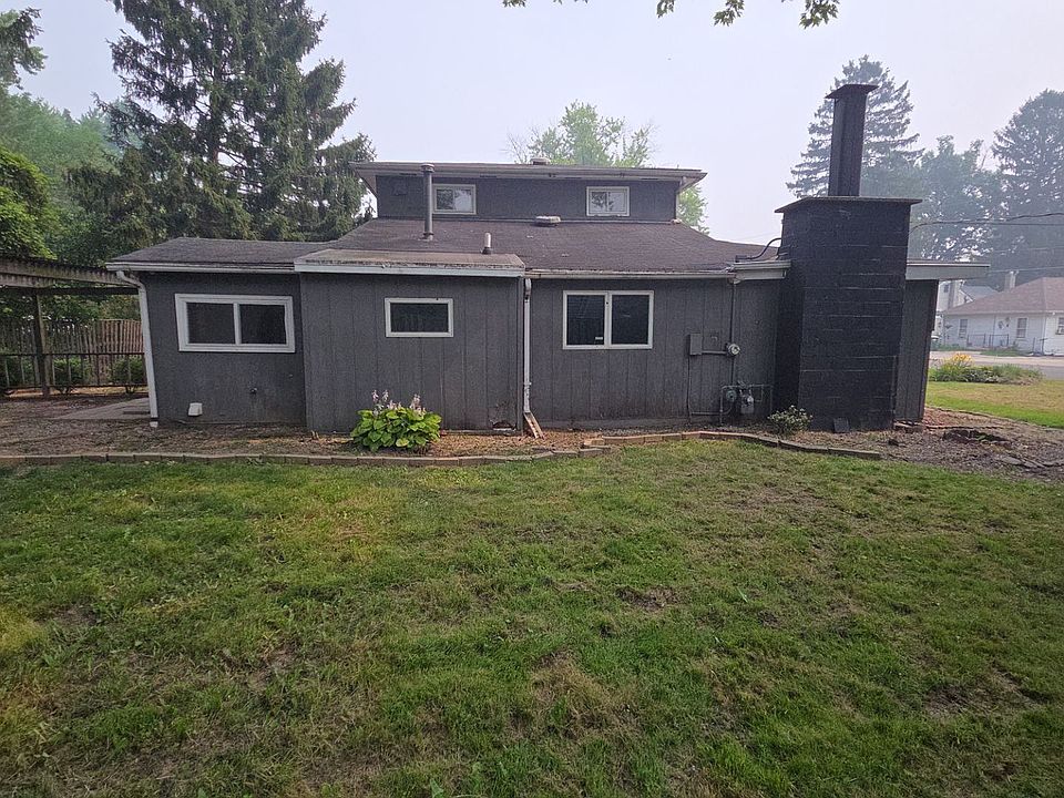 2nd image of 36730 N Lake St