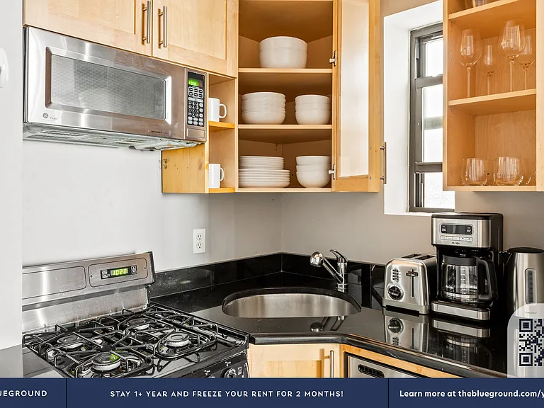 209 E 25th St #4E — Photo 7