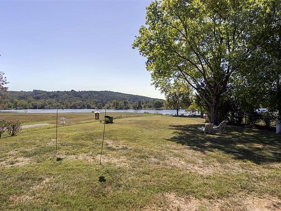 4th image of 390 Edgelake Dr