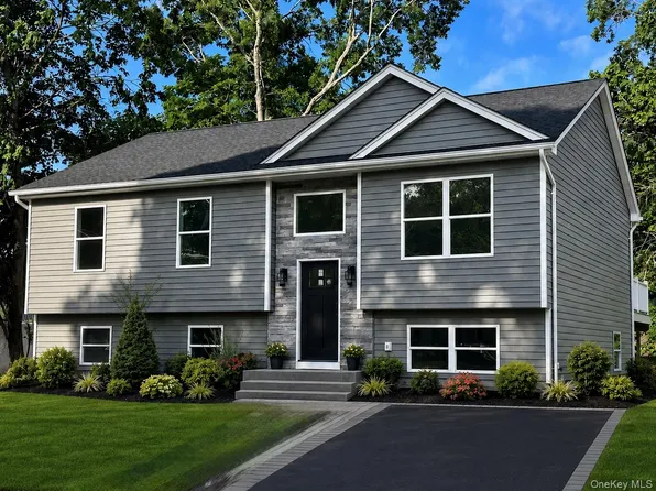 72 Concord Road, Shirley, NY 11967