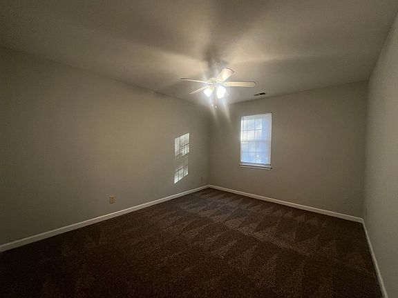 5th image of 2601 Avalon Ct APT B