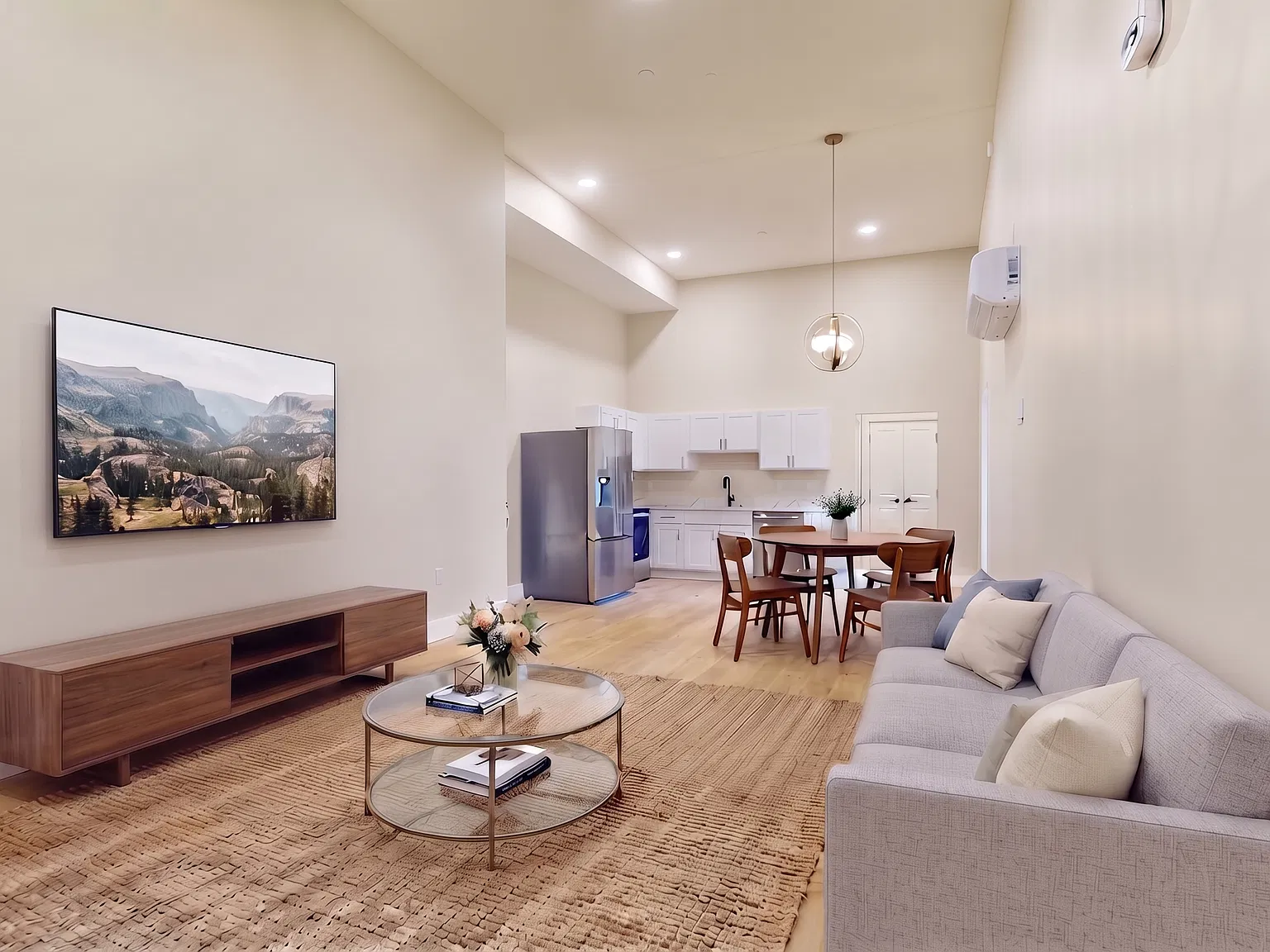 3 bed, 1200 sqft, $2,200 — Photo 1
