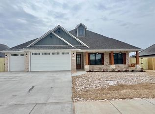 1806 Gaines St, Pea Ridge, AR 72751