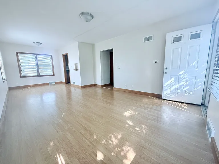 1171 Bourland Ave — Photo 3