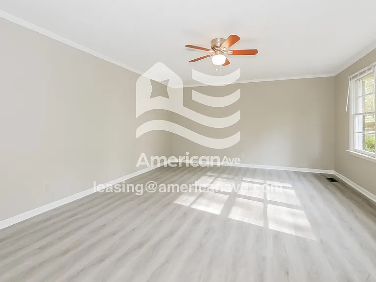 1857792_005_wm_-_living_room_12933141.jpg