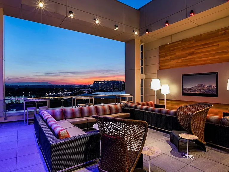 Modern on M — Photo 10
