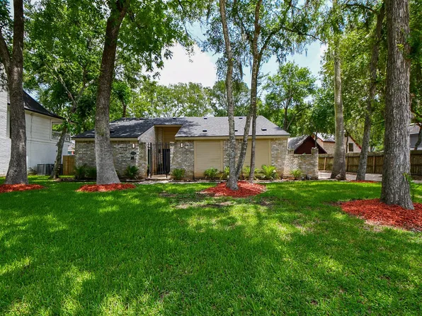 1710 Wildwood Ln, Richmond, TX 77406