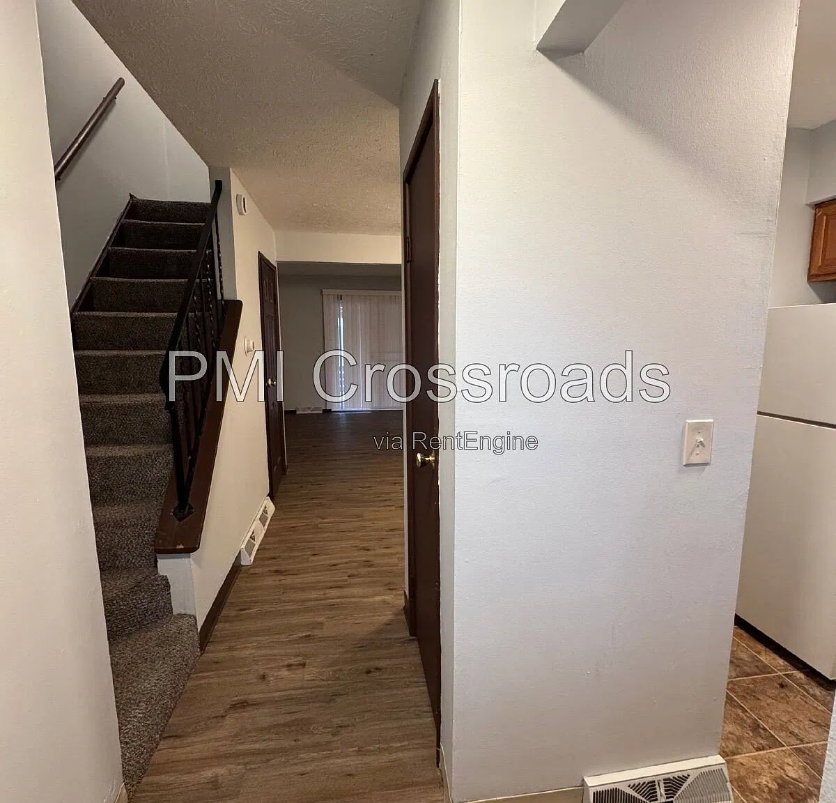 2 bed, 1.5 bath, 1350 sqft, $925 — Photo 2