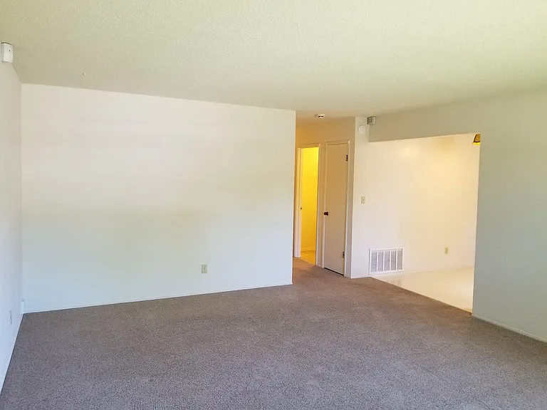 2312 Temple Dr — Photo 2