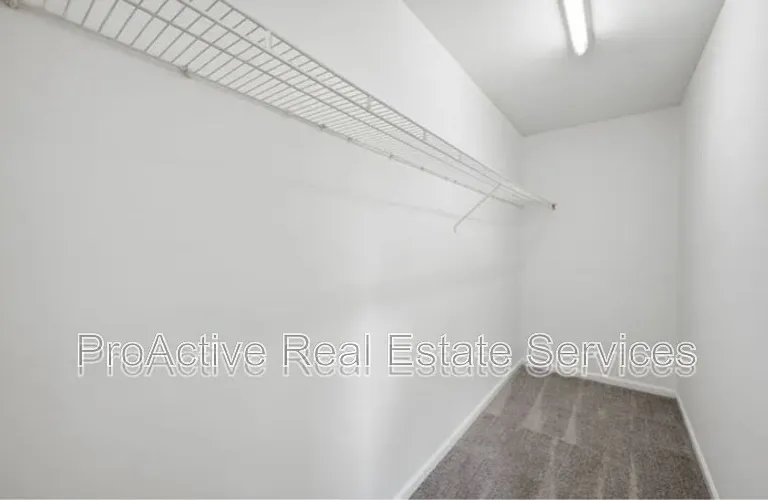 2021 Livingston St — Photo 30