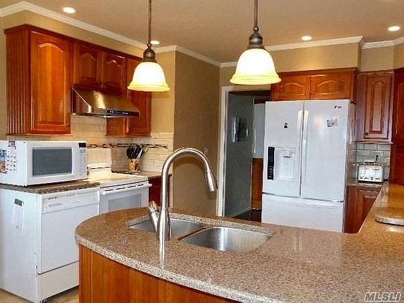 2nd image of 42 Lincoln Ave