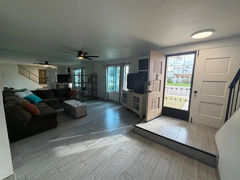 8306 E Orange Blossom Ln — Photo 3