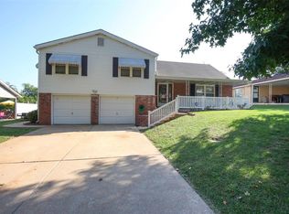 3905 Southern Aire Dr, Saint Louis, MO 63125
