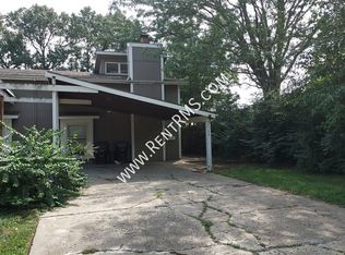 5733 SW 20th St, Topeka, KS 66604