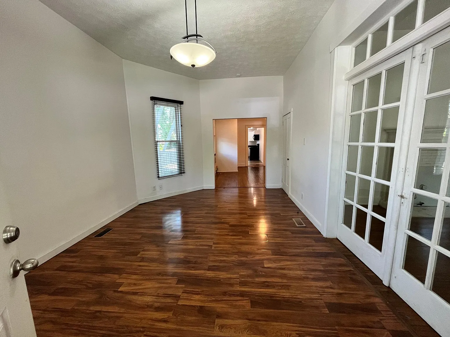 1 bed, 900 sqft, $1,050 — Photo 4
