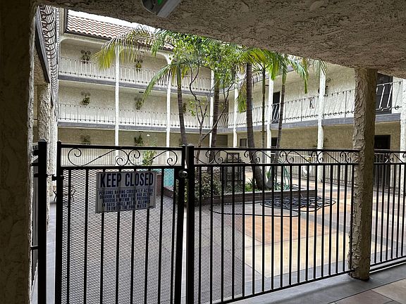 3rd image of 510 N Maryland Ave Unit 212