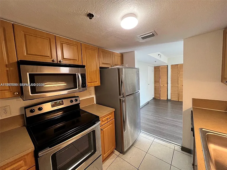 637 SW 3rd St #306 — Photo 8