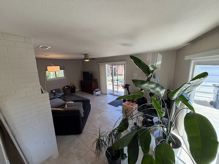 2481 Wilmington Ave — Photo 7