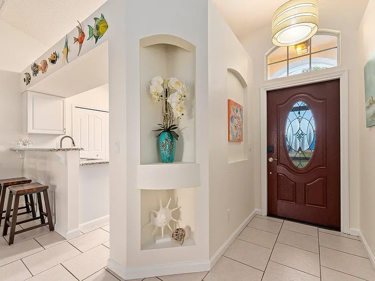 1301 Carlton Ct — Photo 4