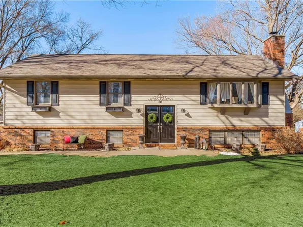 204 S Broadmoor St, Louisburg, KS 66053