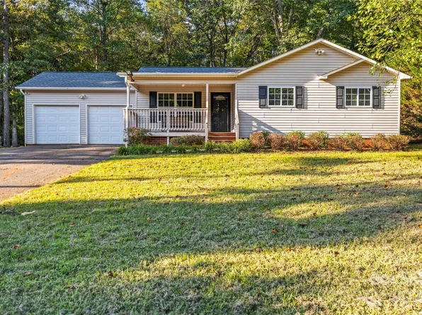 1886 Redberry Ln, Conover, NC 28613