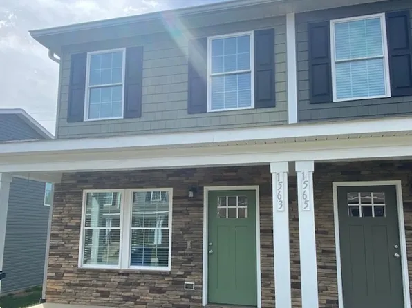 1563 Oak Leaf Dr NW, Hickory, NC 28601