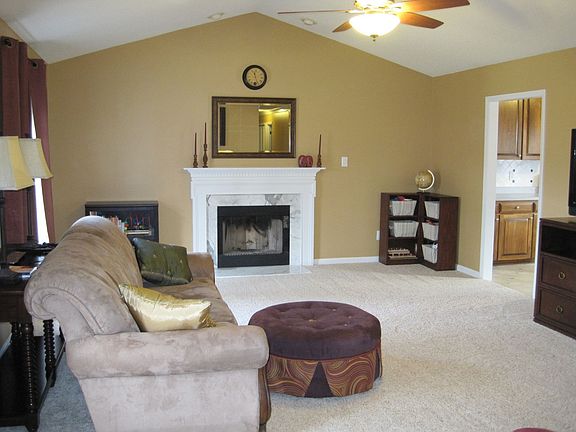 Living Room       22.5x16