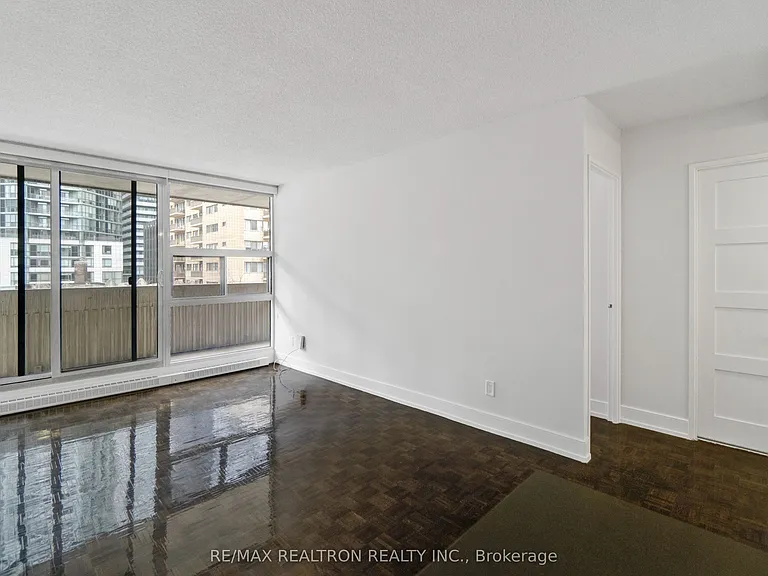 33 Isabella St #511 — Photo 12