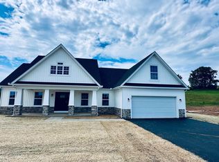 81 Lauder Dr, Martinsburg, WV 25403