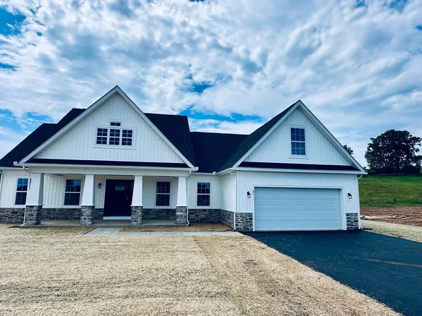 81 Lauder Dr, Martinsburg, WV 25403