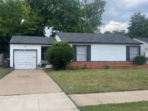 913 Vicki Ln, Fort Worth, TX 76104