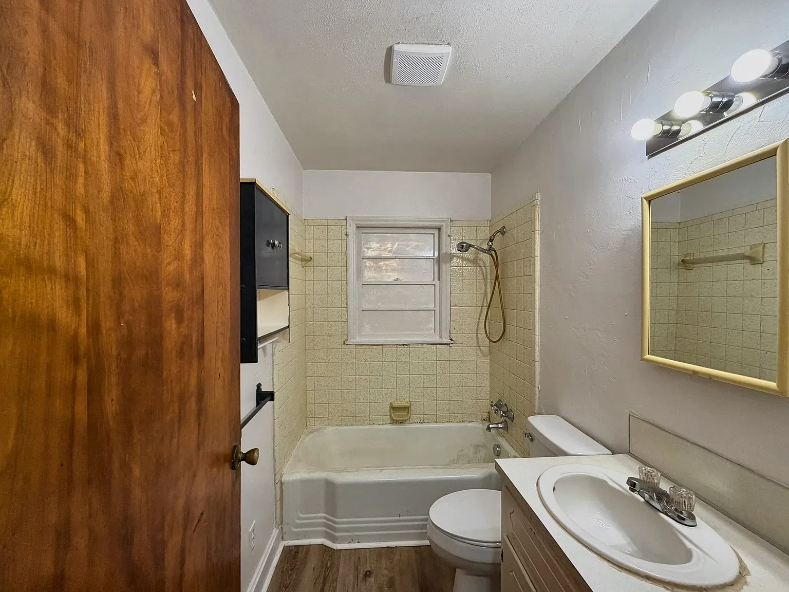3 bed, $1,100 — Photo 4