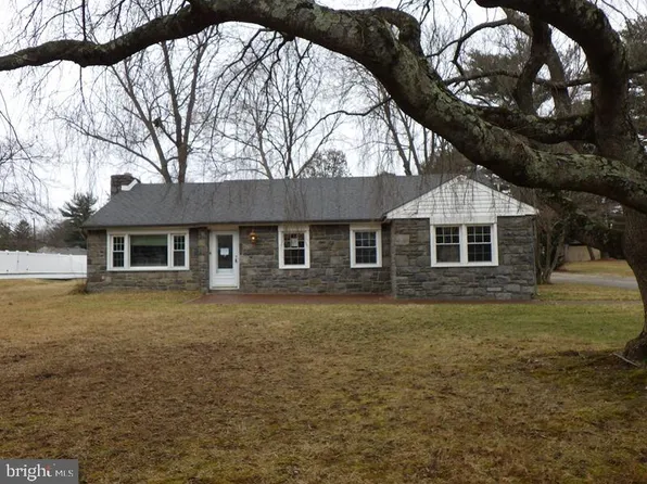 628 Williamsburg Dr, Broomall, PA 19008