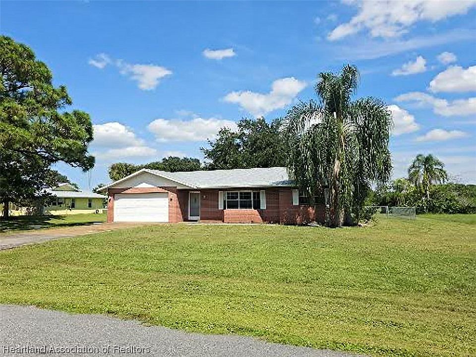 1st image of 409 Blossom Dr