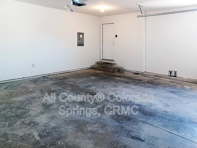 53 Royal Crest Dr — Photo 22
