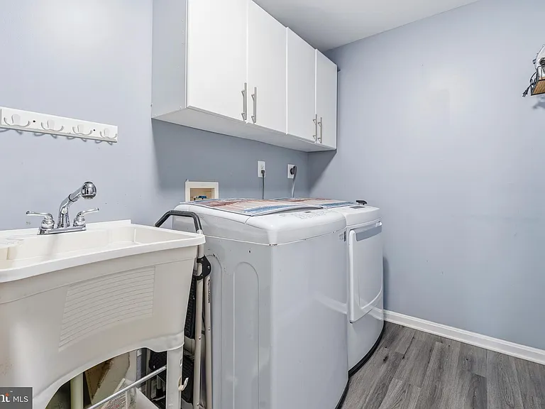 13922 Rutgers Ct — Photo 17