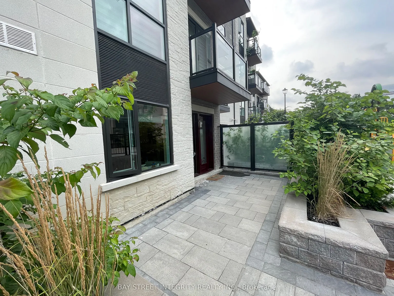3 bed, $2,900 — Photo 2