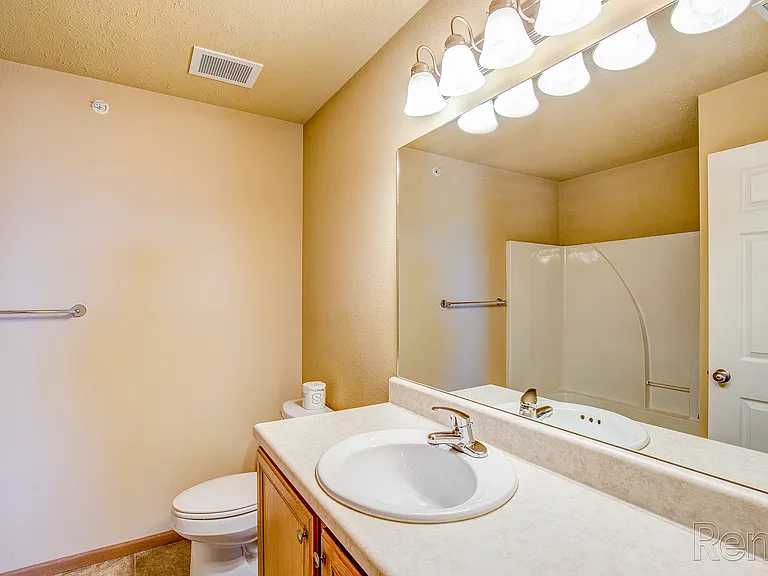 Weaver Creek Apartments — Photo 23