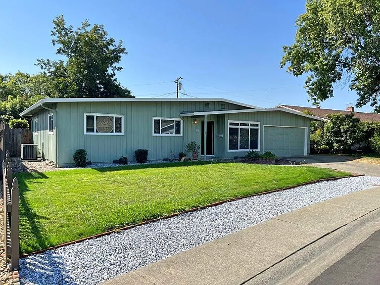 237 Peach Tree Ave — Photo 2