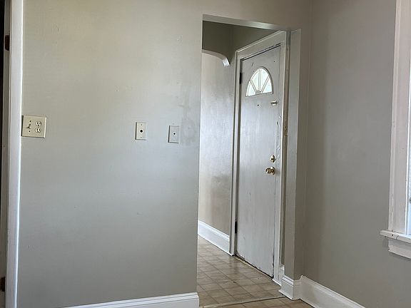 3rd image of 2223 E Vollmer Ave