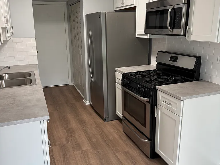 1070 Glouchester Hbr — Photo 5